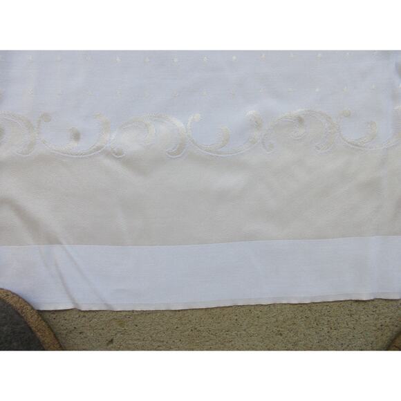 HANDCRAFTED CROSS STITCH White Floral Swiss Dot Tablecloth 53" x 47" - Picture 4 of 7